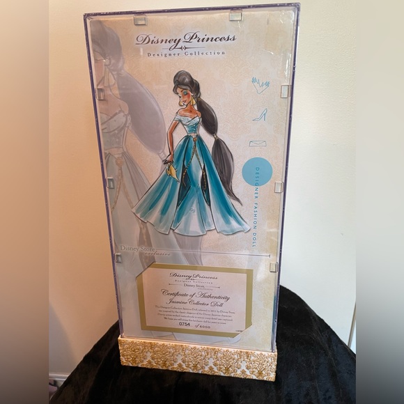 LE 2011 Disney Designer Jasmine - Picture 2 of 3